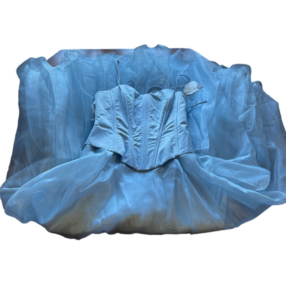Prom/gown beautiful Cinderella blue gown NWT size xxs. Corset back detail.